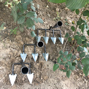 Outil de jardinage de haute qualité, <span class=keywords><strong>houe</strong></span> triangulaire à <span class=keywords><strong>deux</strong></span> <span class=keywords><strong>dents</strong></span> avec manche en bois - Product Image 4