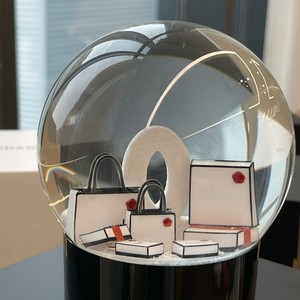 Ensemble de cadeaux de boules de neige en cristal inspirées de marques de <span class=keywords><strong>luxe</strong></span> avec sac de shopping, flacon de parfum, décoration de bureau, cadeau de Noël, ornement de maison - Product Image 5