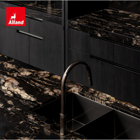 Ensemble complet d'armoires de cuisine modernes modulaires en mélamine noire sans poignées Alland Custom avec îlot en marbre et évier