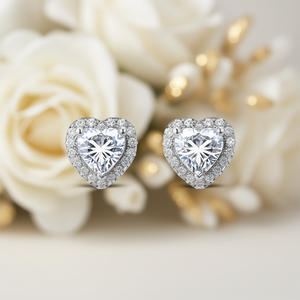 Orecchini a perno in oro bianco con zirconi taglio a cuore, montatura a griffe, gioielli romantici da donna per fidanzamento e moda - Product Image 2