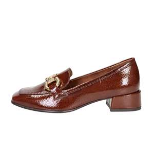 Mocassins en cuir pour femmes Tamaris, marron verni, talon bas - Product Image 1