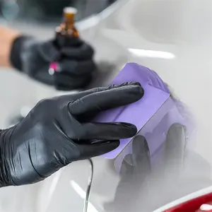 Éponge de polissage d'entretien automobile en daim détaillant le revêtement en céramique nano