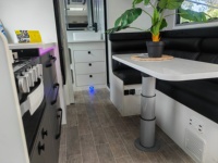 Pied de table réglable pour camping-car avec glissière X/Y et réglage en hauteur pour camping-cars, motorhomes, fourgons aménagés, caravanes