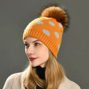 Bonnet en tricot de <span class=keywords><strong>laine</strong></span> cachemire pour l'hiver en gros bonnet en vraie grande fourrure Pom Pom Jacquard <span class=keywords><strong>Point</strong></span> de vague Bonnet tricoté en <span class=keywords><strong>laine</strong></span> pour femmes personnalisé - Product Image 1