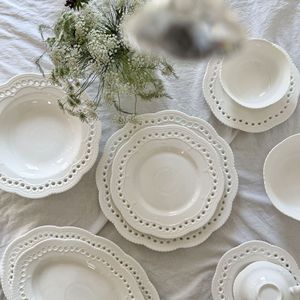 Ensemble d'<span class=keywords><strong>assiettes</strong></span> élégantes en céramique blanche style dentelle avec bord ajouré pour mariages, événements et fêtes - Minimum - Product Image 3