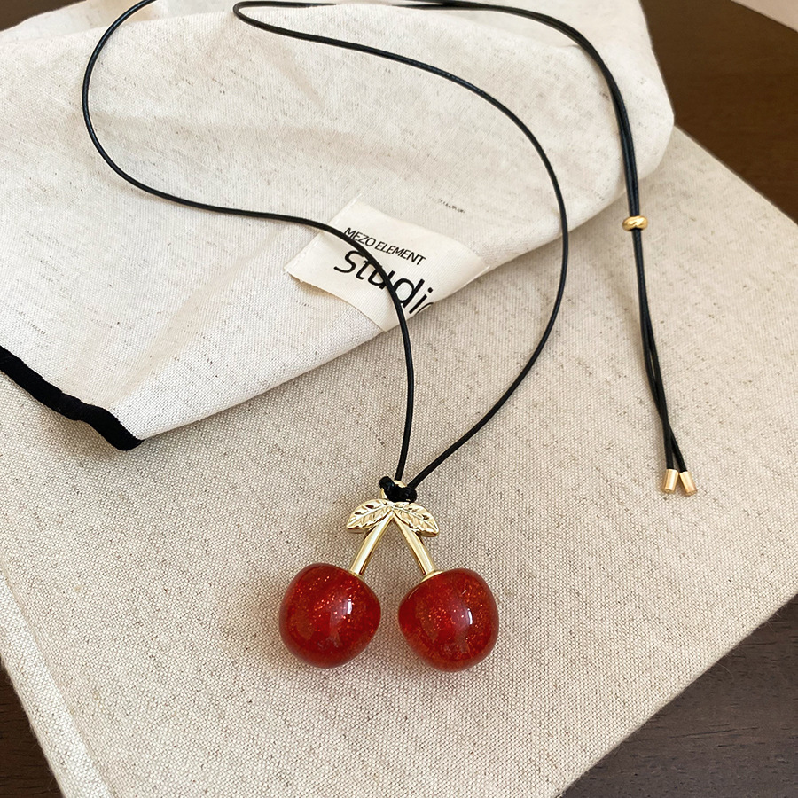 36 collier-noir-or-rouge