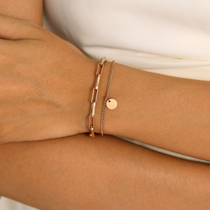 CAIOOCHE Pulseras <span class=keywords><strong>de</strong></span> Acero Inoxidable Chapadas en Oro <span class=keywords><strong>de</strong></span> 18k para Mujer al por Mayor, Pulseras <span class=keywords><strong>de</strong></span> Diseño Personalizado Multicapa - Product Image 2
