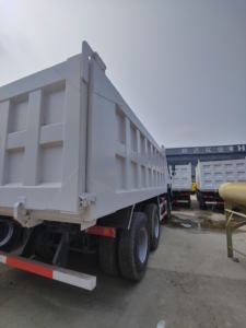Camion benne HOWO TX de haute qualité, 20 tonnes, Euro 6, Sinotruck 6X4, à vendre - Product Image 3