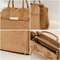 Sac fourre-tout trapèze en cuir à poils pour femme, sac tendance et confortable à large ouverture pour tenues d'automne – Fabrication artisanale