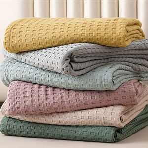 Couvertures en <span class=keywords><strong>gaze</strong></span> <span class=keywords><strong>de</strong></span> <span class=keywords><strong>coton</strong></span> 100% gaufrées personnalisées <span class=keywords><strong>de</strong></span> couleur unie douce pour décoration intérieure - Product Image 1