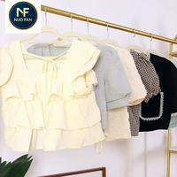 Vêtements d'occasion - Hauts d'été en coton pour femmes de qualité A, styles et tailles variés, commande minimum de 500 kilogrammes