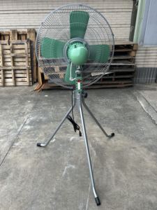 Ventilateur sur pied rotatif de 24 pouces monophasé 110V/220V ventilateurs industriels métal à faible bruit 4 pales refroidissement électrique pour atelier de bureau - Product Image 3