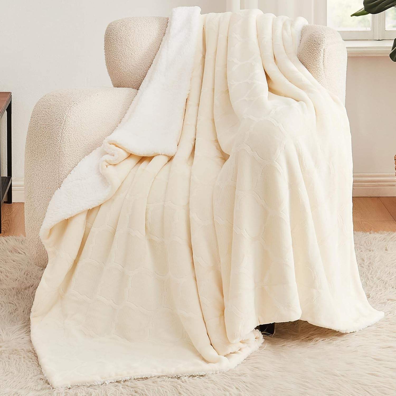 สีขาวงาช้าง