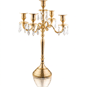 Elegante Candelabro Colgante de Cristal, Portavelas Decorativo de Metal Dorado, Decoración para Bodas Reales y Banquetes - Product Image 1