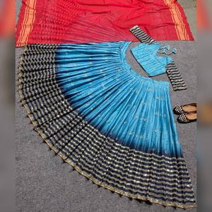นักออกแบบ Sky Georgette Lehenga Choli พร้อมงานเย็บปักถักร้อยหนักสําหรับผู้หญิง ชอลีเลียงก้าแบบดั้งเดิมของอินเดีย - Product Image 4