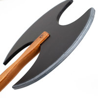 Hacha de juguete de madera hecha a mano de calidad superior de marca española estilo medieval doble negro para actuaciones