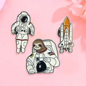 Großhandel Individuelle Lustige Anstecknadeln für Geschenke & Events Humorvolle Film- und Wissenschaftsthemen Metall-Emaille-Abzeichen, Geringe Mindestbestellmenge - Product Image 2