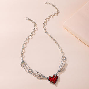 قلادة شبحية من الحب المختنق القصير مجوهرات الهالوين قلادة بدلاية على شكل قلب خوخ أحمر قوطي للنساء والفتيات - Product Image 4