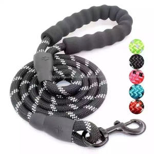 Suministro de accesorios para mascotas de estilo clásico Paracord duradero <span class=keywords><strong>Collar</strong></span> de perro de escalada reflectante correas de cuerda para Golden Retriever - Product Image 3