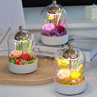 Lampe de table LED tactile rechargeable avec fleur éternelle préservée sous cloche en verre et carillon éolien, de l'usine du Yunnan, cadeau de remise de diplôme et de fêtes pour elle