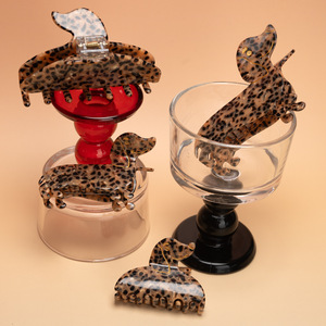 Pince à cheveux élégante en acétate motif léopard, pince requin pour chien teckel, accessoires polyvalents pour cheveux de femme - Product Image 4