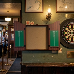 Armoire de fléchettes en bois avec tableau de scores mural, ensemble de fléchettes avec motif de bateau à voile pour la maison, le bar ou le pub - Product Image 3