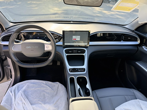 Geely Xingyuan 310 Youth BEV d'occasion 2026, conduite à gauche, 5 portes, 5 places, mini-berline, autonomie 310 km, batterie LFP 30 kWh, violet <span class=keywords><strong>sur</strong></span> noir - Product Image 4