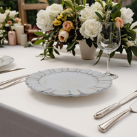 Assiette de présentation de luxe en plastique PP, forme festonnée, 13 pouces, personnalisable, blanche, élégante et durable, pour mariages et réceptions, vente en gros
