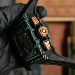 Montre mécanique squelettée en fibre de carbone turquoise pour homme, édition limitée en vert et noir (11-03) - Product Image 3