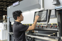 Prensa Plegadora Hidráulica CNC Multifuncional de Diseño Moderno RAYMAX para Plegado de Metal y Acero