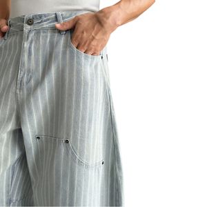 Pantalones <span class=keywords><strong>cargo</strong></span> de mezclilla holgados a rayas azul claro para hombre con múltiples bolsillos - Product Image 4