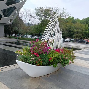 高品質のグラスファイバー製、ボート型の塗装済み、色をカスタマイズ可能な、屋内外兼用の家庭菜園用フロアスタンド型植木鉢、卸売 - Product Image 2