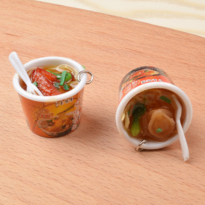 Porte-clés miniature en PVC en forme de nouilles instantanées/ramen, mini modèle de jouet nouilles instantanées, pendentif pour sac à dos - Product Image 4