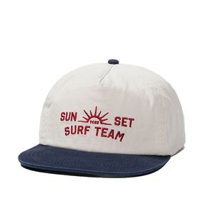 Gorra de Visera Plana con Logotipo Personalizado Bordado OEM, 100% Algodón, Gorra de 5 Paneles con Cierre a Presión - Product Image 1