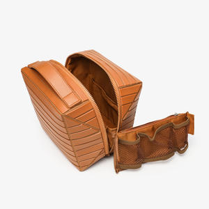 2026新款时尚条纹拉链旅行化妆收纳包大容量分隔防水便携户外护肤包 - Product Image 3