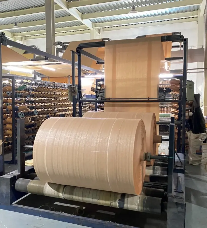 Zhiye Packaging Factory vende directamente materiales de rollos de tela tejida de polipropileno PP para bolsa grande FIBC/bolsa tejida de PP