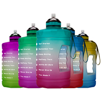 Bouteille d'eau demi-gallon PETG 2,2 L sans BPA avec marqueur de temps de gymnastique motivante Couvercle en plastique pour bouteille de fitness de grande capacité de 73oz