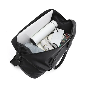 Bolsa Deportiva Oxford con Logotipo Personalizado, Forro de Poliéster, Cierre de Cremallera, Diseño Impermeable y Moderno para Unisex - Product Image 3