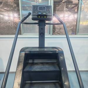 Appareil de cardio-training commercial robuste en acier pour la remontée d'escaliers, ultra-efficace pour brûler les graisses, sculpter le bas du corps et entraîner les articulations sans impact. - Product Image 2