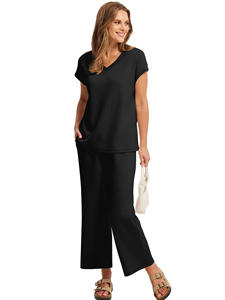 2025 pour <span class=keywords><strong>Amazon</strong></span> européen américain femmes été décontracté deux pièces costume lâche manches chauve-souris avec col en v gilet haut et <span class=keywords><strong>pantalon</strong></span> court - Product Image 5