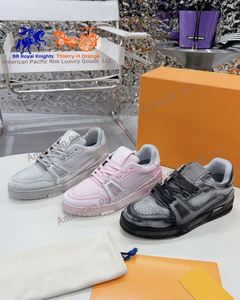 Chaussures de sport en cuir décontractées de haute qualité, baskets de marche respirantes et tendance pour hommes et femmes - Product Image 1