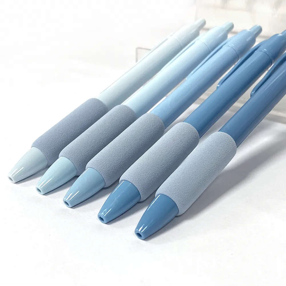 Vente en gros de stylo de luxe de haute qualité en caoutchouc souple de 0.5mm stylos à encre gel rétractables en plastique stylos gel à enseignes colorées avec logo personnalisé