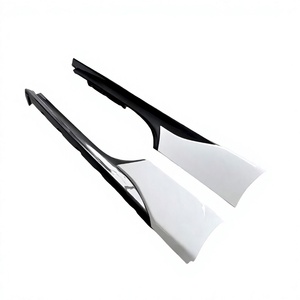Adecuado para la modificación del Ferrari SF90, faldones laterales pequeños de fibra de carbono OEM, borde de faldón lateral de fibra de carbono. - Product Image 4