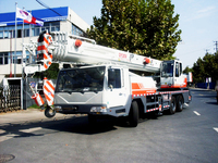 Grue hydraulique mobile QY30V de 30 tonnes, hauteur de levage standard de 40,5 m, très demandée en Chine, pour les opérations d'infrastructure