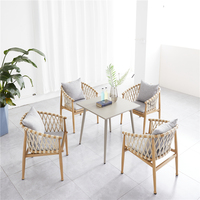 Table de salle à manger extérieure carrée en acier au carbone, style moderne, multicolores, résistante aux UV et durable, pour hôtels et chambres