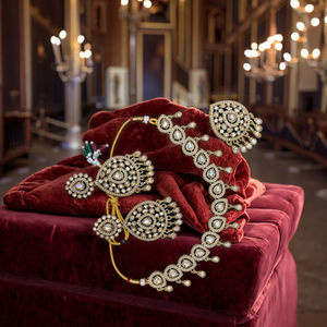 Conjuntos de joyería de collar de cristal y piedras preciosas de gota de estilo múltiple diseñados para banquetes de boda y ropa de Evento de lujo - Product Image 1