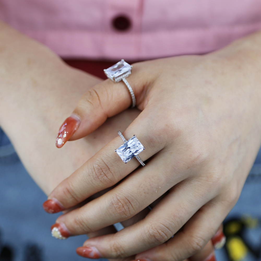Bague de fiançailles en zircone cubique argentée pour femmes