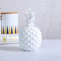 Accessoires décoratifs pour la maison Offre Spéciale idée ananas en céramique avec couronne figurine moderne écologique Art déco bureau