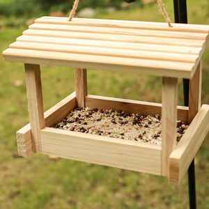 Grande mangeoire à oiseaux en bois suspendue mangeoire à oiseaux sauvages en bois naturel imperméable pour la décoration extérieure - Product Image 4