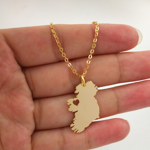 Collar de mapa <span class=keywords><strong>personalizado</strong></span>, colgante de mapa de país de geografía <span class=keywords><strong>personalizado</strong></span>, <span class=keywords><strong>regalo</strong></span> de amigos, collar de acero inoxidable chapado en oro de 18K - Product Image 2